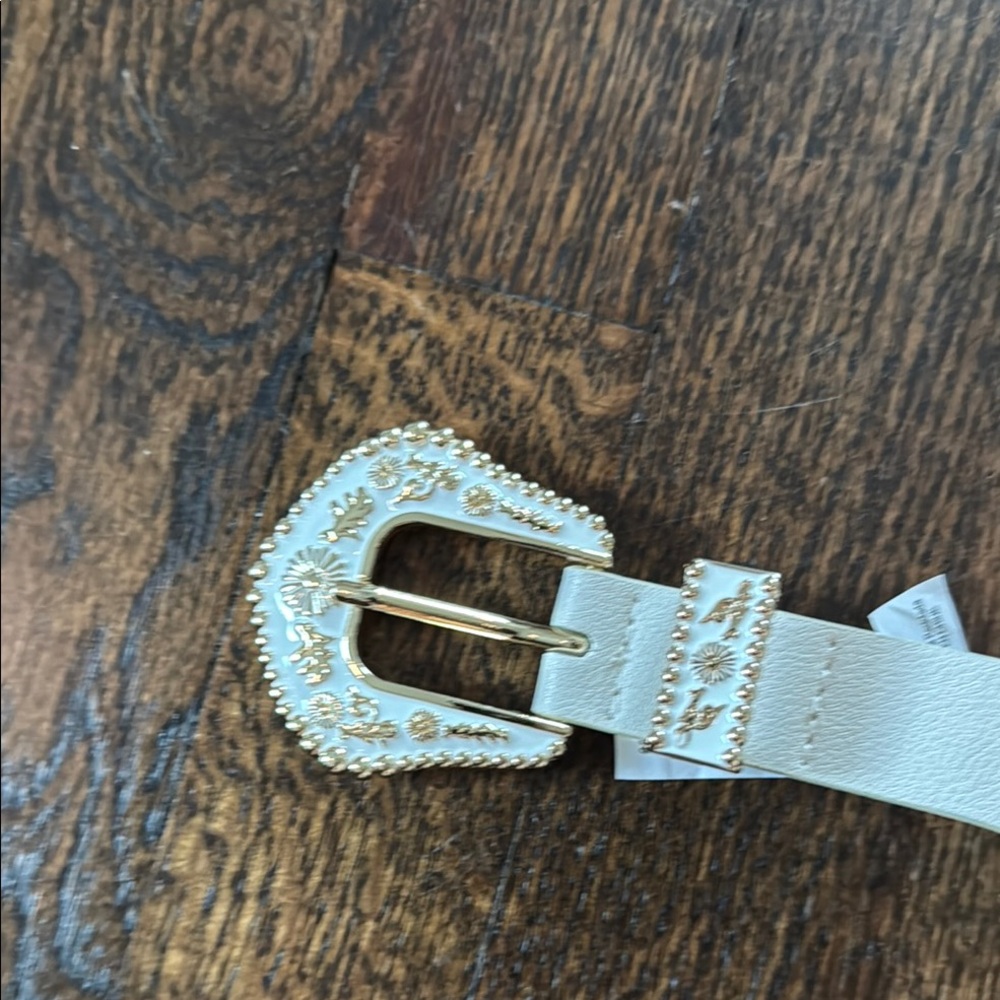 Steve Madden Gold and Cream Belt with Ornate Buckle